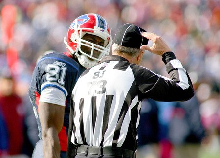 ORCHARD PARK, NY - OCTOBER 11: Terrell Owens #81 of the Buffalo Bills tries to make a case for pass interference with side judge Joe Larew #73 against the Cleveland Browns  at Ralph Wilson Stadium on October 11, 2009 in Orchard Park, New York. Cleveland won 6-3. <br /><br /><span class="help">(Photo by Rick Stewart/Getty Images)</span>