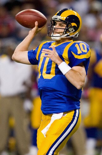 ST. LOUIS, MO - OCTOBER 11: Marc Bulger #10 of the St. Louis Rams passes against the Minnesota Vikings at the Edward Jones Dome on October 11, 2009 in St. Louis, Missouri.  <br /><br /><span class="help">(Photo by Dilip Vishwanat/Getty Images)</span>
