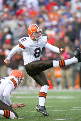 ORCHARD PARK, NY - OCTOBER 11:  Billy Cundiff #8 of the Cleveland Browns kicks the game winning field goal against the Buffalo Bills at Ralph Wilson Stadium on October 11, 2009 in Orchard Park, New York. Cleveland won 6-3.  <br /><br /><span class="help">(Photo by Rick Stewart/Getty Images)</span>