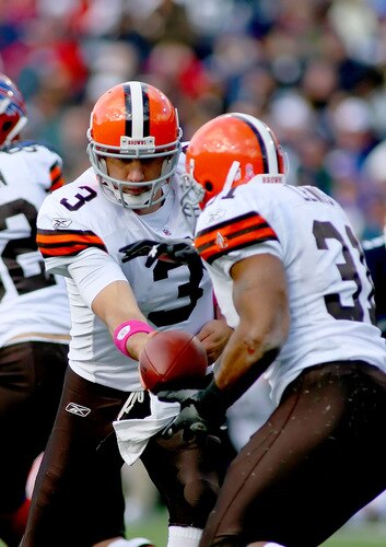 ORCHARD PARK, NY - OCTOBER 11: Derek Anderson #3 of the Cleveland Browns hands off to Jamal Lewis #31 of the Buffalo Bills against at Ralph Wilson Stadium on October 11, 2009 in Orchard Park, New York. Cleveland won 6-3. <br /><br /><span class="help">(Photo by Rick Stewart/Getty Images)</span>