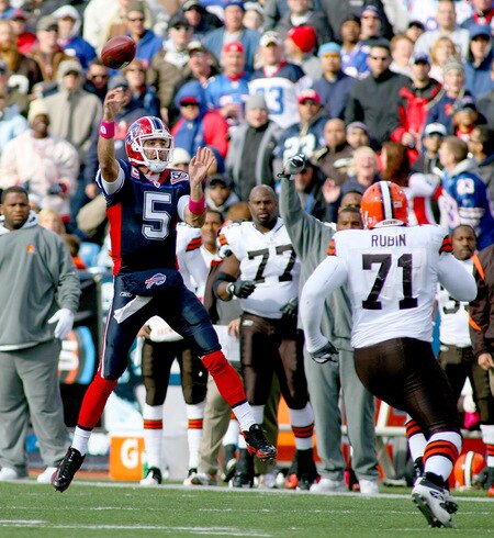 ORCHARD PARK, NY - OCTOBER 11: Trent Edwards #5 of the Buffalo Bills throws a pass against the Cleveland Browns  at Ralph Wilson Stadium on October 11, 2009 in Orchard Park, New York.  <br /><br /><span class="help">(Photo by Rick Stewart/Getty Images)</span>