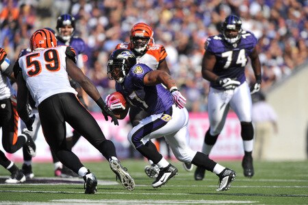 BALTIMORE - OCTOBER 11:  Ray Rice #27 of the Baltimore Ravens begins his touchdown run against Cincinnati Bengals at M&T Bank Stadium on October 11, 2009 in Baltimore, Maryland. The Bengals defeated the Ravens 17-14. <br /><br /><span class="help">(Photo by Larry French/Getty Images)</span>
