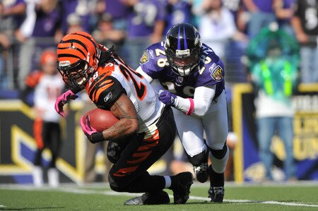 BALTIMORE - OCTOBER 11:  Bernard Scott #28 of the Cincinnati Bengals runs the ball against the Baltimore Ravens at M&T Bank Stadium on October 11, 2009 in Baltimore, Maryland. The Bengals defeated the Ravens 17-14. <br /><br /><span class="help">(Photo by Larry French/Getty Images)</span>