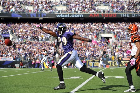 BALTIMORE - OCTOBER 11:  Mark Clayton #89 of the Baltimore Ravens misses a late game pass during the game against the Cincinnati Bengals at M&T Bank Stadium on October 11, 2009 in Baltimore, Maryland. The Bengals defeated the Ravens 17-14. <br /><br /><span class="help">(Photo by Larry French/Getty Images)</span>