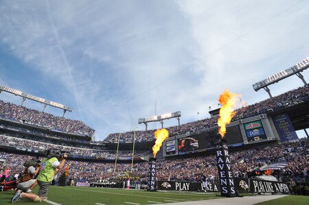 BALTIMORE - OCTOBER 11:  The Baltimore Ravens take the field against the Cincinnati Bengals at M&T Bank Stadium on October 11, 2009 in Baltimore, Maryland. The Bengals defeated the Ravens 17-14. <br /><br /><span class="help">(Photo by Larry French/Getty Images)</span>