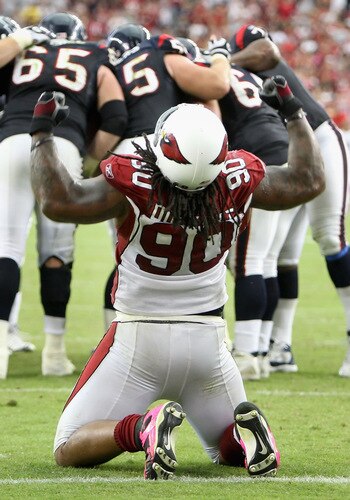 GLENDALE, AZ - OCTOBER 11: Defensive tackle Darnell Dockett #90 of the Arizona Cardinals attempts to pump up the crowd as the Houston Texans huddle up during the final moments of the NFL game at the Universtity of Phoenix Stadium on October 11, 2009 in Glendale, Arizona. <br /><br /><span class="help">(Photo by Christian Petersen/Getty Images)</span>