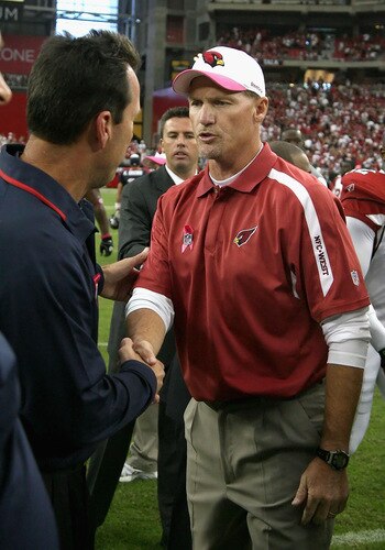 GLENDALE, AZ - OCTOBER 11: Head coach Ken Whisenhunt of the Arizona Cardinals shakes hands with Gary Kubiak of the Houston Texans following the NFL game at the Universtity of Phoenix Stadium on October 11, 2009 in Glendale, Arizona. <br /><br /><span class="help">(Photo by Christian Petersen/Getty Images)</span>