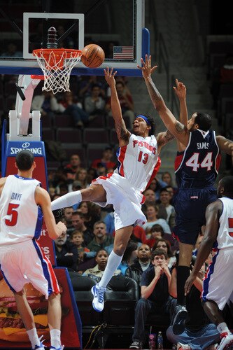 AUBURN HILLS, MI - OCTOBER 11:  Deron Washington #13 of the Detroit Pistons drives around Courtney Sims #44 of the Atlanta Hawks in a preseason game at the Palace of Auburn Hills on October 11, 2009 in Auburn Hills, Michigan.  <br /><br /><span class="help">(Photo by Allen Einstein/NBAE via Getty Images)</span>