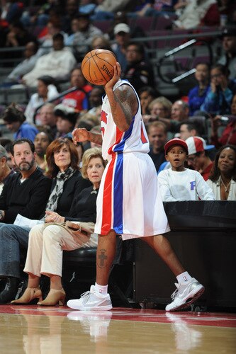 AUBURN HILLS, MI - OCTOBER 11:  Chucky Atkins #17 of the Detroit Pistons is seen against the Atlanta Hawks in a preseason game at the Palace of Auburn Hills on October 11, 2009 in Auburn Hills, Michigan.  <br /><br /><span class="help">(Photo by D. Lippitt/Einstein/NBAE via Getty Images)</span>