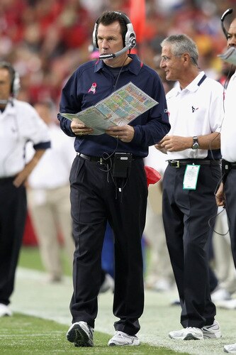 GLENDALE, AZ - OCTOBER 11: Head coach Gary Kubiak of the Houston Texans walks the sidelines during the NFL game against the Arizona Cardinals at the Universtity of Phoenix Stadium on October 11, 2009 in Glendale, Arizona. <br /><br /><span class="help">(Photo by Christian Petersen/Getty Images)</span>