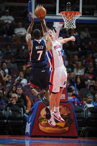 AUBURN HILLS, MI - OCTOBER 11:  Aaron Miles #7 of the Atlanta Hawks shoots over Jonas Jerebko  #33 of the Detroit Pistonsin a preseason game at the Palace of Auburn Hills on October 11, 2009 in Auburn Hills, Michigan.  <br /><br /><span class="help">(Photo by D. Lippitt/Einstein/NBAE via Getty Images)</span>