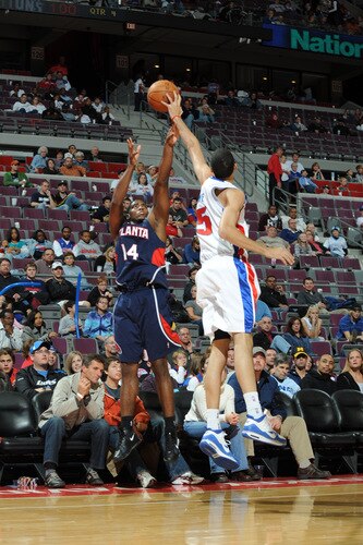 AUBURN HILLS, MI - OCTOBER 11:  Frank Robinson #14 of the Atlanta Hawks gets his shot blocked by Austin Day  #5 of the Detroit Pistons in a preseason game at the Palace of Auburn Hills on October 11, 2009 in Auburn Hills, Michigan.  <br /><br /><span class="help">(Photo by Allen Einstein/NBAE via Getty Images)</span>