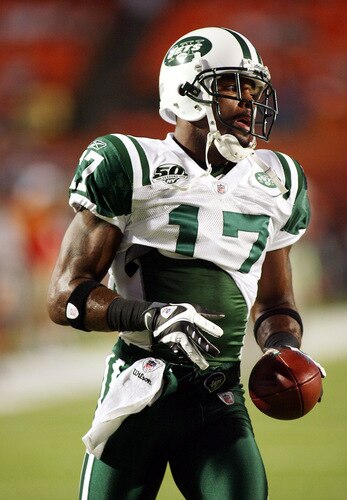 MIAMI - OCTOBER 12:  Receiver Braylon Edwards #17 warms up against the Miami Dolphins at Land Shark Stadium on October 12, 2009 in Miami, Florida.  <br /><br /><span class="help">(Photo by Marc Serota/Getty Images)</span>