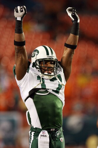 MIAMI - OCTOBER 12:  Wide receiver Braylon Edwards #17 of the New York Jets stretches before taking on the Miami Dolphins at Land Shark Stadium on October 12, 2009 in Miami, Florida.  <br /><br /><span class="help">(Photo by Doug Benc/Getty Images)</span>