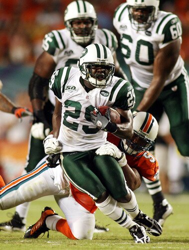 MIAMI - OCTOBER 12:  Running back Leon Washington #29 of the New York Jets rushes against the Miami Dolphins at Land Shark Stadium on October 12, 2009 in Miami, Florida.  <br /><br /><span class="help">(Photo by Marc Serota/Getty Images)</span>