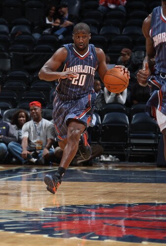 ATLANTA - OCTOBER 12: Raymond Felton #20 of the Charlotte Bobcats advances the ball against the Atlanta Hawks during a preseason game on October 12, 2009 at Philips Arena in Atlanta, Georgia.  <br /><br /><span class="help">(Photo by Scott Cunningham/NBAE via Getty Images)</span>