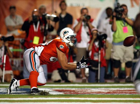 MIAMI - OCTOBER 12: Tight end Anthony Fasano #80 of the Miami Dolphins catches a touchdown against the New York Jets at Land Shark Stadium on October 12, 2009 in Miami, Florida.  <br /><br /><span class="help">(Photo by Marc Serota/Getty Images)</span>