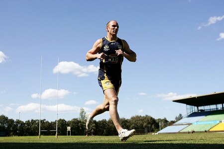 SYDNEY, AUSTRALIA - OCTOBER 13:  Darren Lockyer of the Kangaroos runs around the oval during an Australian Kangaroos training session at Concord Oval on October 13, 2009 in Sydney, Australia.  <br /><br /><span class="help">(Photo by Robert Gray/Getty Images)</span>