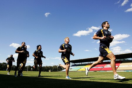 SYDNEY, AUSTRALIA - OCTOBER 13:  (L-R) Petero Civoniceva, Anthony Watmough, Sam Thaiday, Ben Hannant and Cameron Smith of the Kangaroos run around the oval during an Australian Kangaroos training session at Concord Oval on October 13, 2009 in Sydney, Australia.  <br /><br /><span class="help">(Photo by Robert Gray/Getty Images)</span>