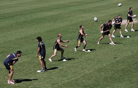 SYDNEY, AUSTRALIA - OCTOBER 13:  Kangaroos players run through some passing drills during an Australian Kangaroos training session at Concord Oval on October 13, 2009 in Sydney, Australia.  <br /><br /><span class="help">(Photo by Robert Gray/Getty Images)</span>