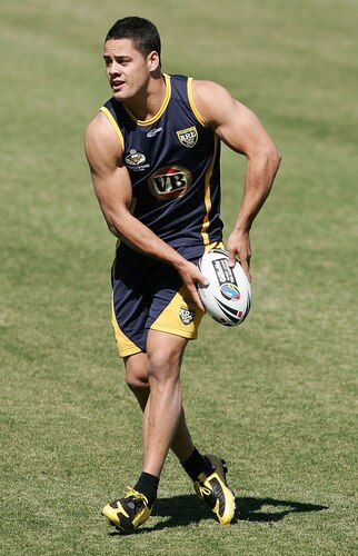 SYDNEY, AUSTRALIA - OCTOBER 13:  Jarryd Hayne passes the ball during an Australian Kangaroos training session at Concord Oval on October 13, 2009 in Sydney, Australia.  <br /><br /><span class="help">(Photo by Robert Gray/Getty Images)</span>