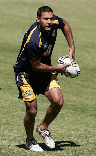 SYDNEY, AUSTRALIA - OCTOBER 13:  Justin Hodges passes the ball during an Australian Kangaroos training session at Concord Oval on October 13, 2009 in Sydney, Australia.  <br /><br /><span class="help">(Photo by Robert Gray/Getty Images)</span>