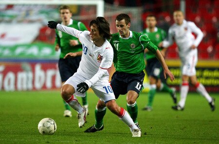 PRAGUE, CZECH REPUBLIC - OCTOBER 14:  Tomas Rosicky (L) of Czech Republic and Nial McGinn (R) of Northern Ireland battle for the ball during the FIFA 2010 World Cup Group 3 Qualifier match between Czech Republic and Northern Ireland at the Synot Tip Arena on October 14, 2009 in Prague, Czech Republic.  <br /><br /><span class="help">(Photo by Alexander Hassenstein/Getty Images)</span>