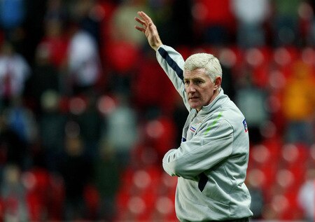 PRAGUE, CZECH REPUBLIC - OCTOBER 14:  Head coach Nigel Worthington of Northern Ireland reacts during the FIFA 2010 World Cup Group 3 Qualifier match between Czech Republic and Northern Ireland at the Synot Tip Arena on October 14, 2009 in Prague, Czech Republic.  <br /><br /><span class="help">(Photo by Alexander Hassenstein/Getty Images)</span>