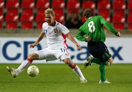 PRAGUE, CZECH REPUBLIC - OCTOBER 14:  Tomas Huebschmann (L) of Czech Republic battles for the ball with Steven Davis (R) of Northern Ireland during the FIFA 2010 World Cup Group 3 Qualifier match between Czech Republic and Northern Ireland at the Synot Tip Arena on October 14, 2009 in Prague, Czech Republic.  <br /><br /><span class="help">(Photo by Alexander Hassenstein/Getty Images)</span>