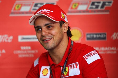 SAO PAULO, BRAZIL - OCTOBER 16:  Felipe Massa of Brazil and Ferrari returns to F1 for the first time since his accident in Hungary before practice for the Brazilian Formula One Grand Prix at the Interlagos Circuit on October 16, 2009 in Sao Paulo, Brazil.  <br /><br /><span class="help">(Photo by Mark Thompson/Getty Images)</span>