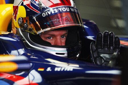 SAO PAULO, BRAZIL - OCTOBER 16:  Sebastian Vettel of Germany and Red Bull Racing prepares to drive during practice for the Brazilian Formula One Grand Prix at the Interlagos Circuit on October 16, 2009 in Sao Paulo, Brazil.  <br /><br /><span class="help">(Photo by Vladimir Rys/Bongarts/Getty Images)</span>