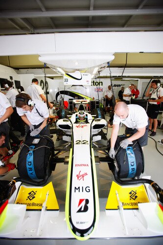SAO PAULO, BRAZIL - OCTOBER 16:  Jenson Button of Great Britain and Brawn GP prepares to drive during practice for the Brazilian Formula One Grand Prix at the Interlagos Circuit on October 16, 2009 in Sao Paulo, Brazil.  <br /><br /><span class="help">(Photo by Mark Thompson/Getty Images)</span>