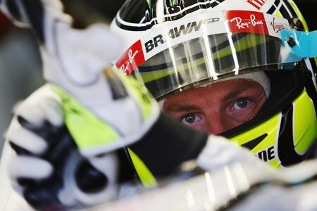 SAO PAULO, BRAZIL - OCTOBER 16:  Jenson Button of Great Britain and Brawn GP prepares to drive during practice for the Brazilian Formula One Grand Prix at the Interlagos Circuit on October 16, 2009 in Sao Paulo, Brazil.  <br /><br /><span class="help">(Photo by Mark Thompson/Getty Images)</span>