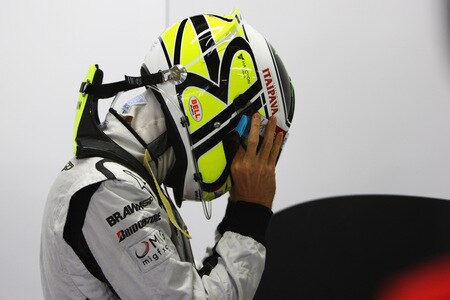 SAO PAULO, BRAZIL - OCTOBER 16:  Jenson Button of Great Britain and Brawn GP prepares to drive during practice for the Brazilian Formula One Grand Prix at the Interlagos Circuit on October 16, 2009 in Sao Paulo, Brazil.  <br /><br /><span class="help">(Photo by Mark Thompson/Getty Images)</span>
