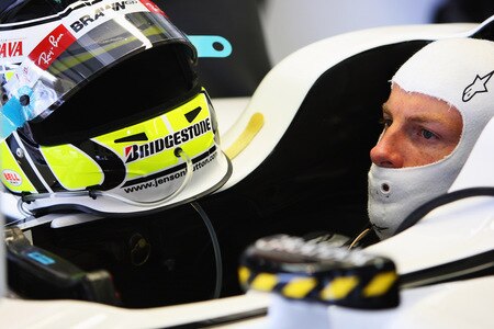 SAO PAULO, BRAZIL - OCTOBER 16:  Jenson Button of Great Britain and Brawn GP prepares to drive during practice for the Brazilian Formula One Grand Prix at the Interlagos Circuit on October 16, 2009 in Sao Paulo, Brazil.  <br /><br /><span class="help">(Photo by Mark Thompson/Getty Images)</span>