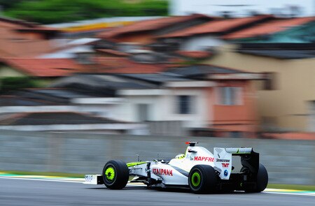 SAO PAULO, BRAZIL - OCTOBER 16:  Jenson Button of Great Britain and Brawn GP drives during practice for the Brazilian Formula One Grand Prix at the Interlagos Circuit on October 16, 2009 in Sao Paulo, Brazil.  <br /><br /><span class="help">(Photo by Clive Mason/Getty Images)</span>