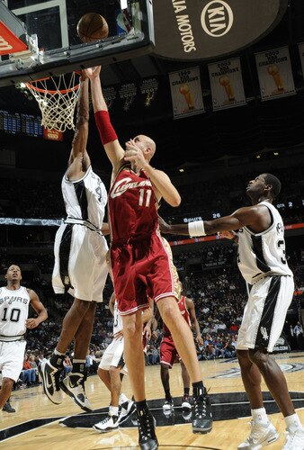 SAN ANTONIO - OCTOBER 16: Zydrunas Ilgauskas #11 of the Cleveland Cavaliers fights for a rebound against Michael Finley #4 of the San Antonio Spurs on October 16, 2009 at the AT&T Center in San Antonio, Texas. <br /><br /><span class="help">(Photo by D. Clarke Evans/NBAE via Getty Images)</span>
