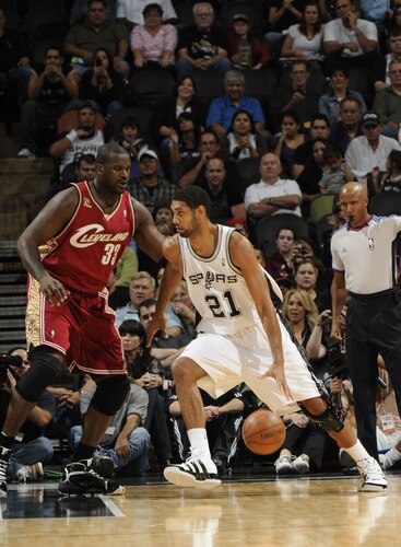SAN ANTONIO - OCTOBER 16: Tim Duncan #21 of the San Antonio Spurs drives against Shaquille O<br /><br /><span class="help"></span>
