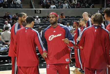 SAN ANTONIO - OCTOBER 16: LeBron James #23 of the Cleveland Cavaliers is introduced prior to the game against the San Antonio Spurs on October 16, 2009 at the AT&T Center in San Antonio, Texas. <br /><br /><span class="help">(Photo by D. Clarke Evans/NBAE via Getty Images)</span>