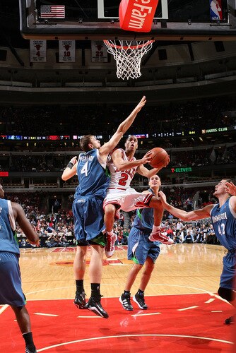 CHICAGO - OCTOBER 16: Jannero Pargo #2 of the Chicago Bulls shoots a layup against Oleksiy Pecherov #4 of the Minnesota Timberwolves on October 16, 2009 at the United Center in Chicago, Illinois.  <br /><br /><span class="help">(Photo by Gary Dineen/NBAE via Getty Images)</span>