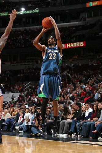 CHICAGO - OCTOBER 16:  Corey Brewer #22 of the Minnesota Timberwolves shoots a jumpshot against the Chicago Bulls on October 16, 2009 at the United Center in Chicago, Illinois.  <br /><br /><span class="help">(Photo by Gary Dineen/NBAE via Getty Images)</span>