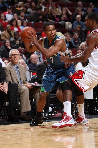 CHICAGO - OCTOBER 16:  Ramon Sessions #7 of the Minnesota Timberwolves looks to pass against Derrick Byars #7 of the Chicago Bulls on October 16, 2009 at the United Center in Chicago, Illinois.  <br /><br /><span class="help">(Photo by Gary Dineen/NBAE via Getty Images)</span>