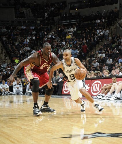 SAN ANTONIO - OCTOBER 16: Tony Parker #9 of the San Antonio Spurs drives against Shaquille O<br /><br /><span class="help"></span>