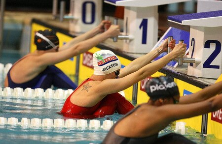 DURBAN, SOUTH AFRICA - OCTOBER 16:  Lara Jackson (C) of the USA in action during the finals session on Day 1 of the  FINA / Arena Swimming World Cup from the Kings Park Aquatic Center on October 16, 2009 in Durban, South Africa. <br /><br /><span class="help">(Photo by Anesh Debiky/Swim SA/Gallo Images)</span>