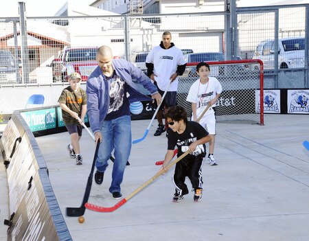 SAN ANTONIO - OCTOBER 17: The San Antonio Spurs Tony Parker plays hockey during the Spurs Fast Break 5K on October 17, 2009 in San Antonio, Texas. <br /><br /><span class="help">(Photo by D. Clarke Evans/NBAE via Getty Images)</span>
