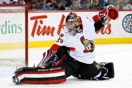 MONTREAL- OCTOBER 17:  Pascal Leclaire #33 of the Ottawa Senators stretches out to make a save during the NHL game against the Montreal Canadiens on October 17, 2009 at the Bell Centre in Montreal, Quebec, Canada.  The Senators defeated the Canadiens 3-1.  <br /><br /><span class="help">(Photo by Richard Wolowicz/Getty Images)</span>