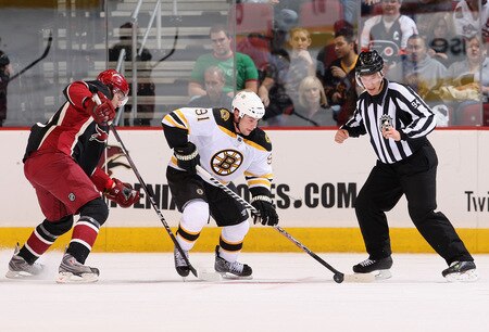 GLENDALE, AZ - OCTOBER 17:  Marc Savard #91 of the Boston Bruins handles the puck under pressure from Martin Hanzal #11 of the Phoenix Coyotes during the NHL game at Jobing.com Arena on October 17, 2009 in Glendale, Arizona.  <br /><br /><span class="help">(Photo by Christian Petersen/Getty Images)</span>