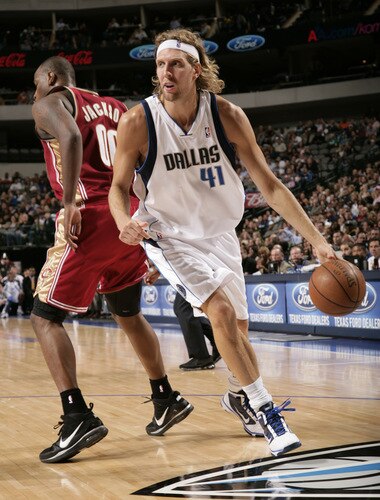 DALLAS - OCTOBER 17: Dirk Nowitzki #41 of the Dallas Mavericks drives against Darnell Jackson #00 of the Cleveland Cavaliers during a preseason game at the American Airlines Center on October 17, 2009 in Dallas, Texas. <br /><br /><span class="help">(Photo by Glenn James/NBAE via Getty Images)</span>