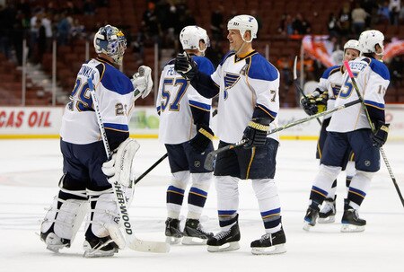 ANAHEIM, CA - OCTOBER 17:  Goaltender Ty Conklin (L) #29 of the St. Louis Blues is congratulated by Keith Tkachuk #7 following the Blues' 5-0 victory over the Anaheim Ducks at Honda Center on October 17, 2009 in Anaheim, California.  <br /><br /><span class="help">(Photo by Jeff Gross/Getty Images)</span>