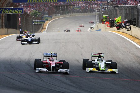 SAO PAULO, BRAZIL - OCTOBER 18:  Kamui Kobayashi (L) of Japan and Toyota and Jenson Button (R) of Great Britain and Brawn GP race into turn one during the Brazilian Formula One Grand Prix at the Interlagos Circuit on October 18, 2009 in Sao Paulo, Brazil.  <br /><br /><span class="help">(Photo by Mark Thompson/Getty Images)</span>